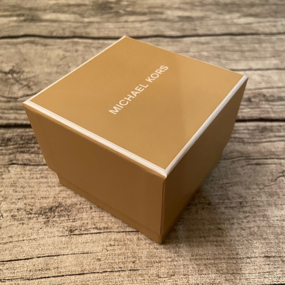 NWT! Michael Kors slider bracelet in rose gold. Pave MK logo with rhinestones - Picture 7 of 12